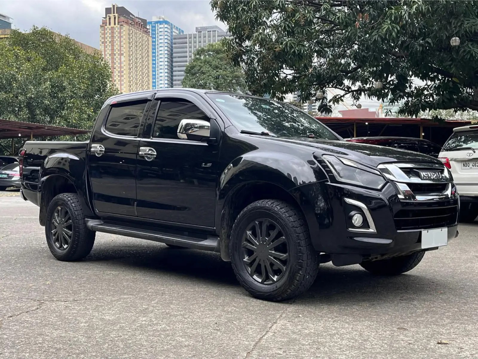 Used 1
                    ISUZU
                     for Sale Image